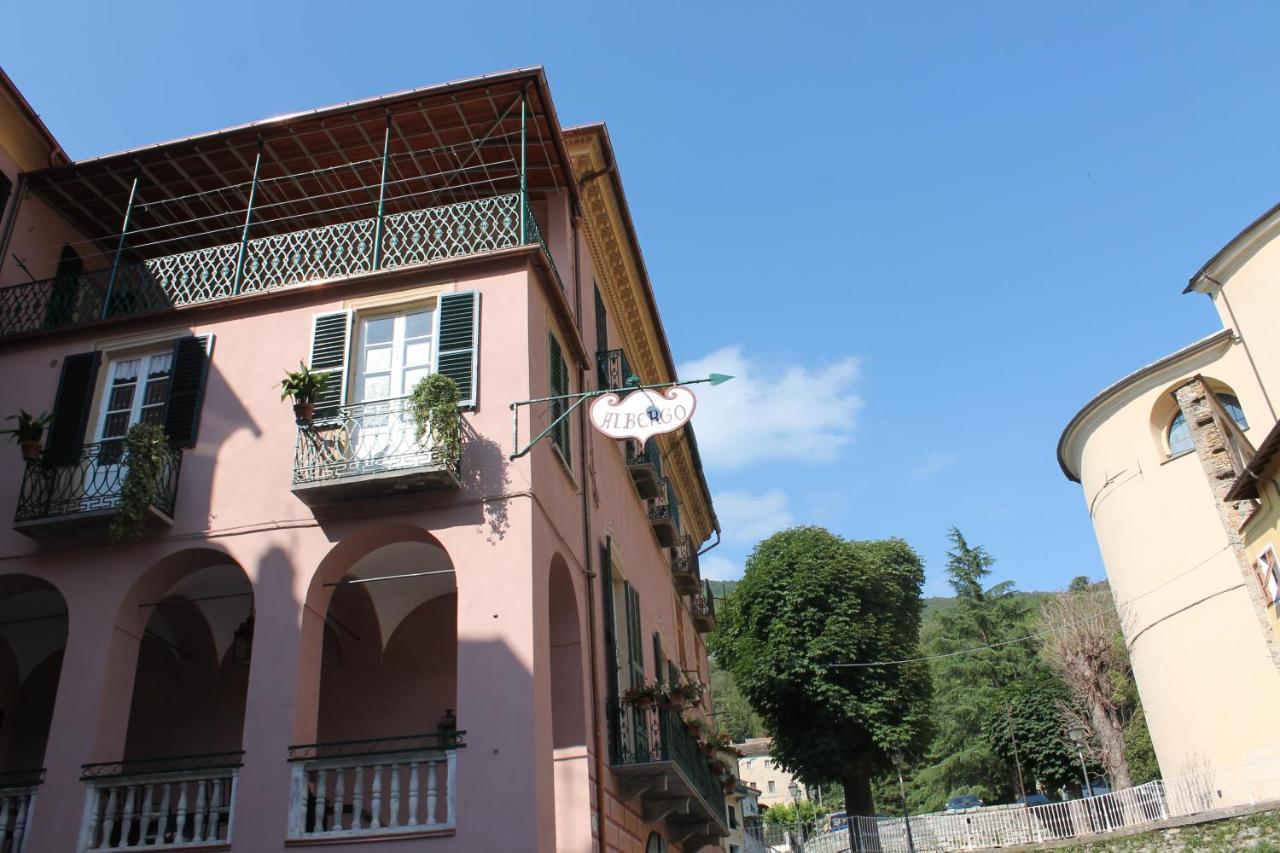 Albergo Dell'Angelo Pieve di Teco Екстер'єр фото